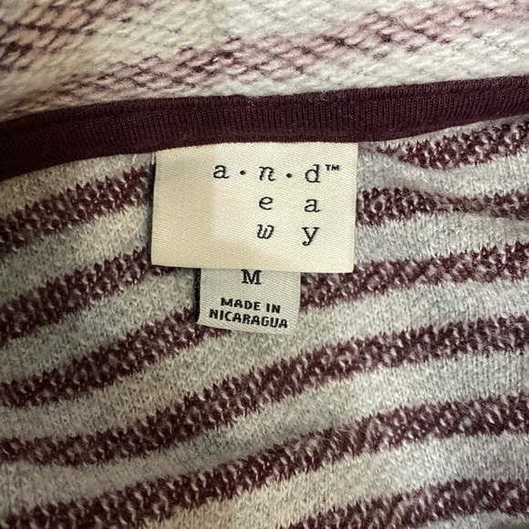 And Eawy purple/white sweater turtleneck-size Medium - Picture 5 of 10